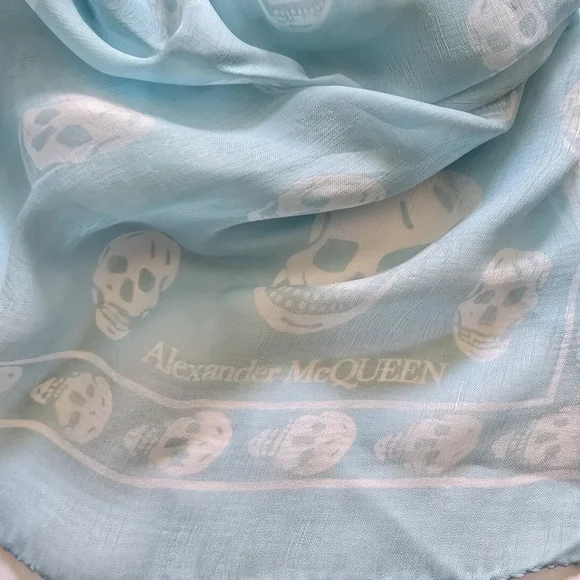Alexander McQueen Skull Silk Scarf Blue - Picture 5 of 7